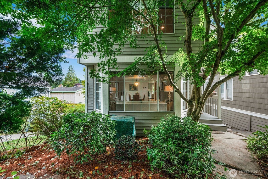 Photo of 7548 Ravenna Avenue NE, Seattle, WA 98115 (MLS # 2591636)