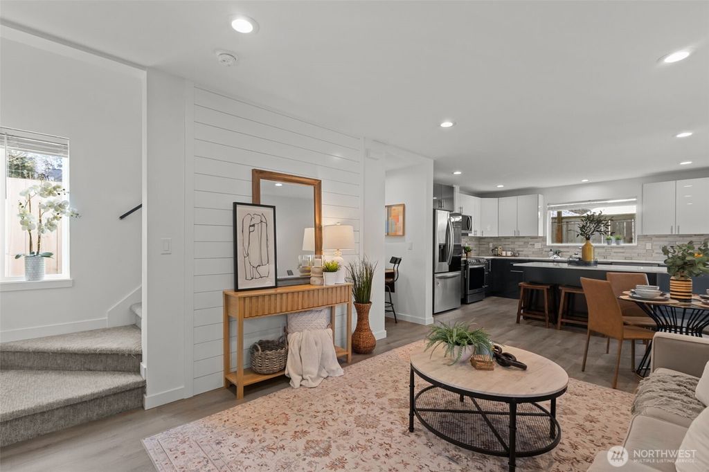 Photo of 712 NW 95th Street, Seattle, WA 98117 (MLS # 2471139)