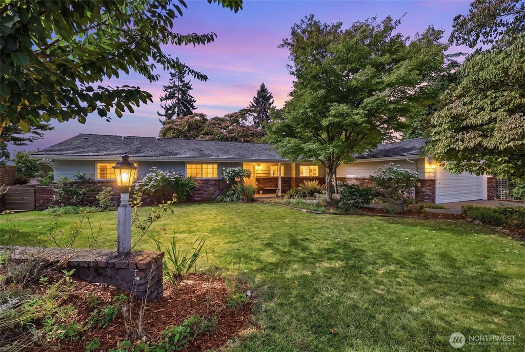 Photo of 17815 NE 9th Street, Bellevue, WA 98008 (MLS # 2561295)