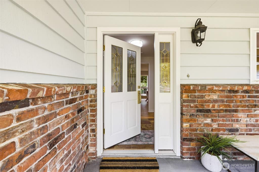 Photo of 17815 NE 9th Street, Bellevue, WA 98008 (MLS # 2561295)