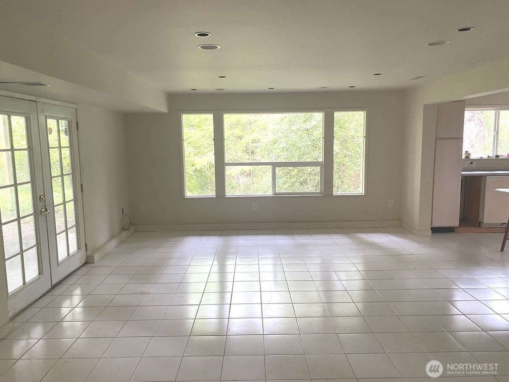 Photo of 344 N Greenwood Drive, Shoreline, WA 98133 (MLS # 2370252)