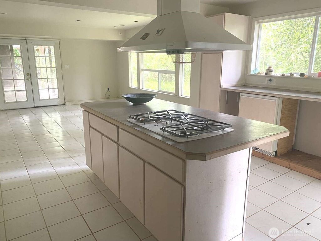 Photo of 344 N Greenwood Drive, Shoreline, WA 98133 (MLS # 2370252)