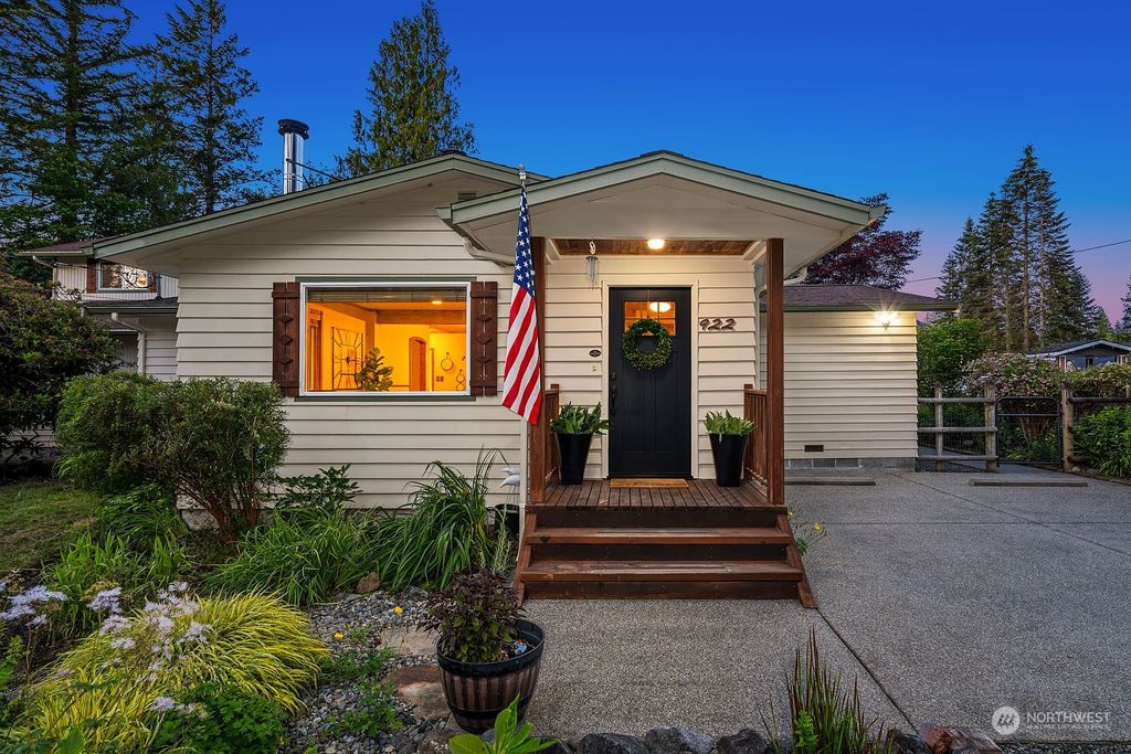 Photo of 922 Ballarat Avenue NE, North Bend, WA 98045 (MLS # 2253984)