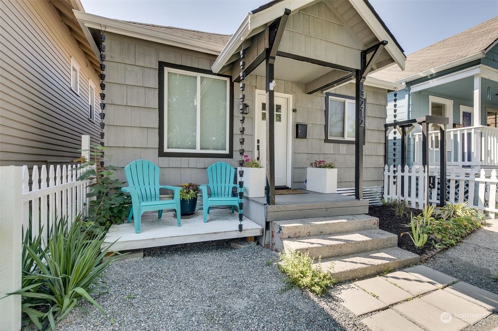 Photo of 3212 Oakes Avenue, Everett, WA 98201 (MLS # 2153106)