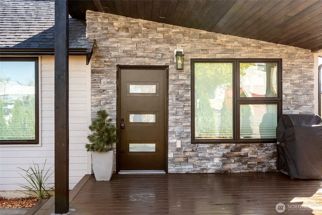 Photo of 2914 Bennett Drive, Bellingham, WA 98225 (MLS # 2504368)