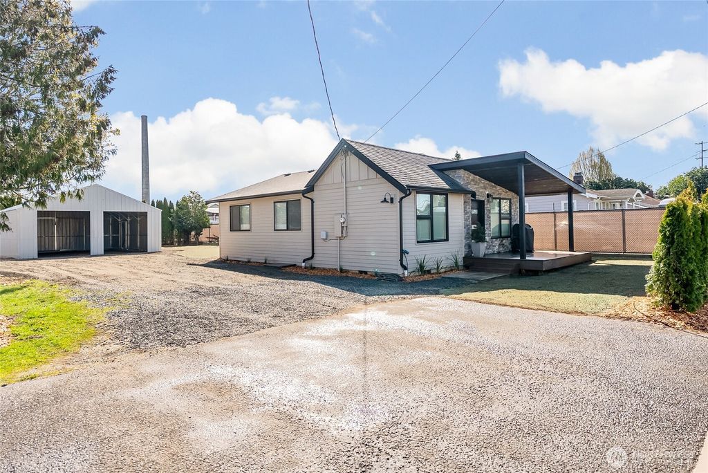 Photo of 2914 Bennett Drive, Bellingham, WA 98225 (MLS # 2504368)