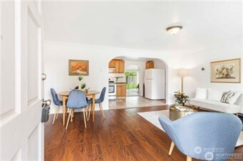 Photo of 671 Shelton Avenue NE, Renton, WA 98056 (MLS # 2476442)