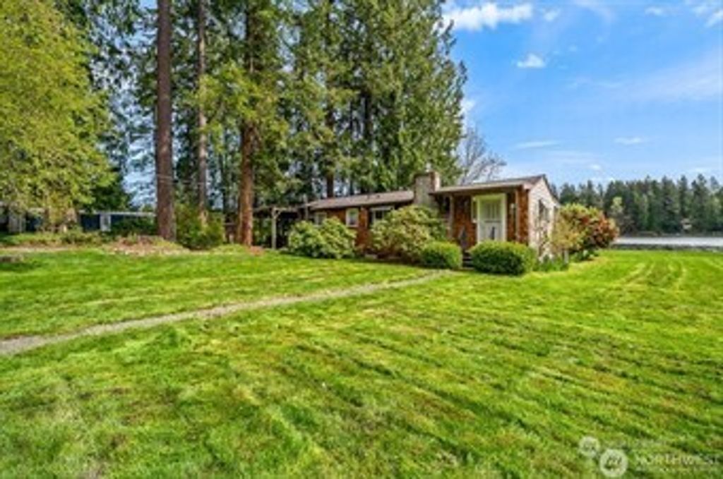 Photo of 13828 Lake Kathleen Drive SE, Renton, WA 98059 (MLS # 2435619)