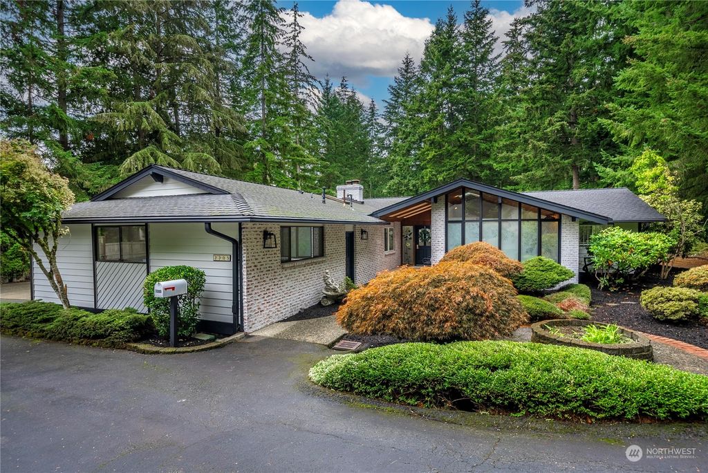 Photo of 3305 223rd Avenue Ave SE, Sammamish, WA 98075 (MLS # 2300271)