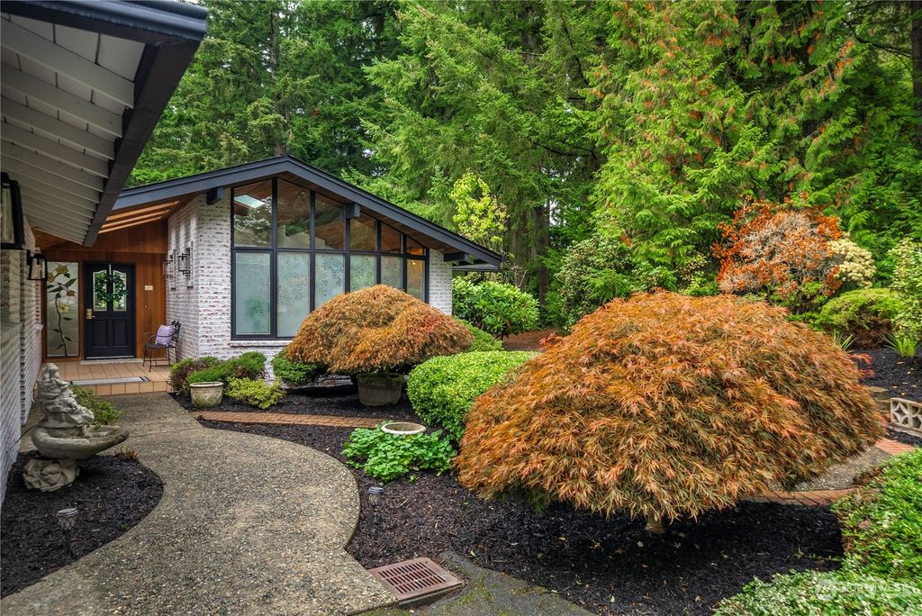 Photo of 3305 223rd Avenue Ave SE, Sammamish, WA 98075 (MLS # 2300271)