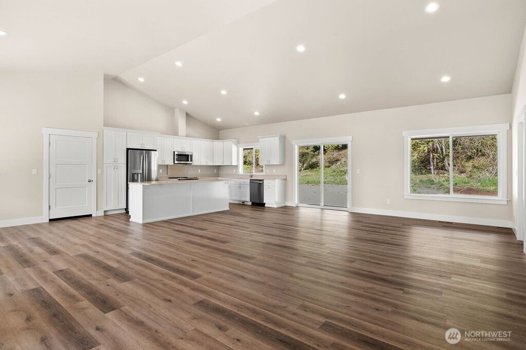 19106 Nutmeg Street SW