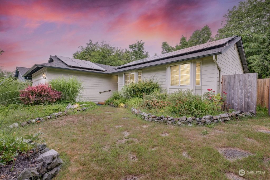 Photo of 201 W Pilchuck Street, Granite Falls, WA 98252 (MLS # 2126600)