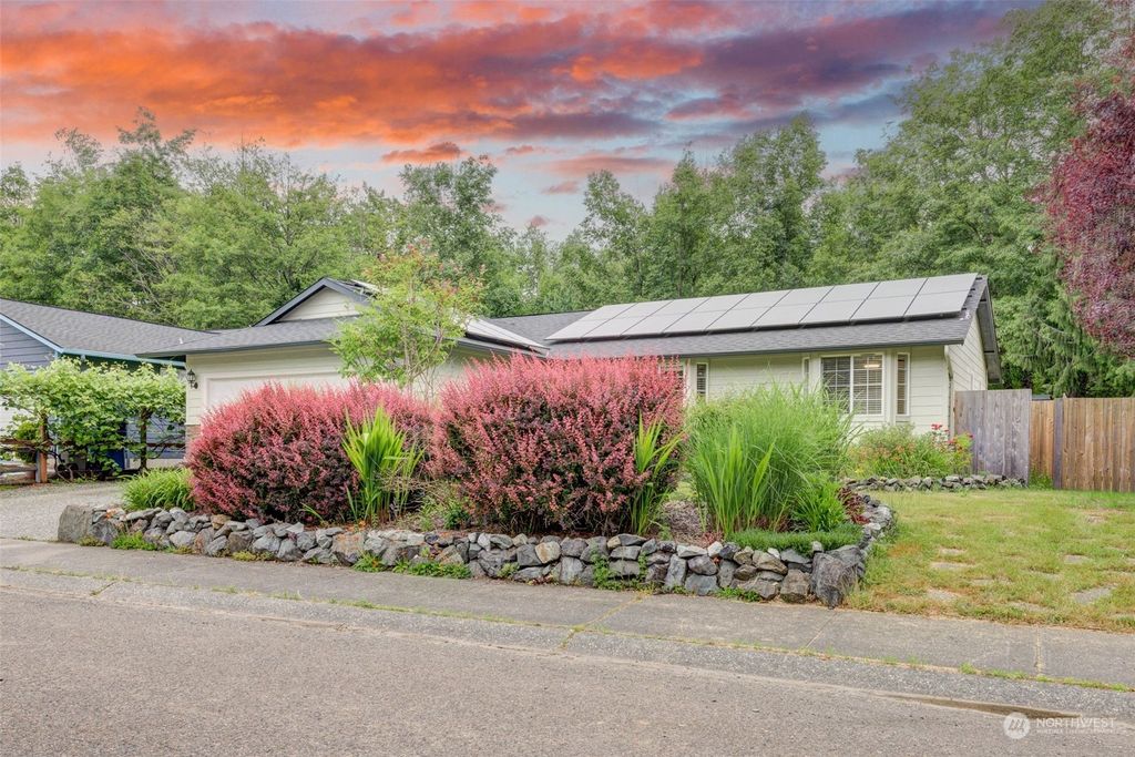 Photo of 201 W Pilchuck Street, Granite Falls, WA 98252 (MLS # 2126600)