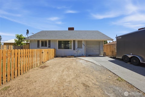Photo of 1218 SW D St ST, Ephrata, WA 98823 (MLS # 2553605)