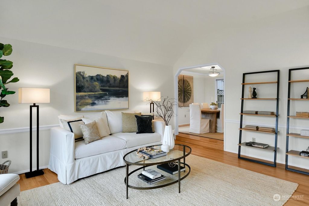 Photo of 16101 SE 48th Street, Bellevue, WA 98006 (MLS # 2224922)