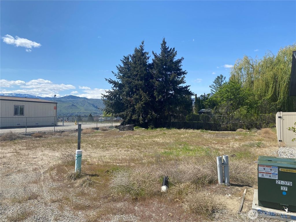 Photo of 116 Harold Street NE, East Wenatchee, WA 98802 (MLS # 2510042)