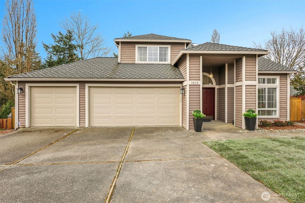 Photo of 1613 Hoquiam Place NE, Renton, WA 98059 (MLS # 2496037)