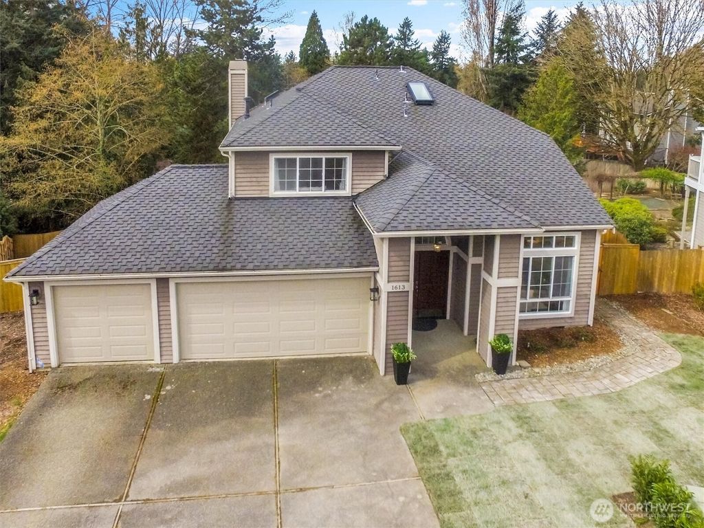 Photo of 1613 Hoquiam Place NE, Renton, WA 98059 (MLS # 2496037)