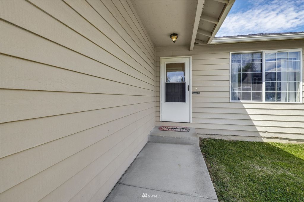 Photo of 6327 55th Place NE, Marysville, WA 98270 (MLS # 1966588)