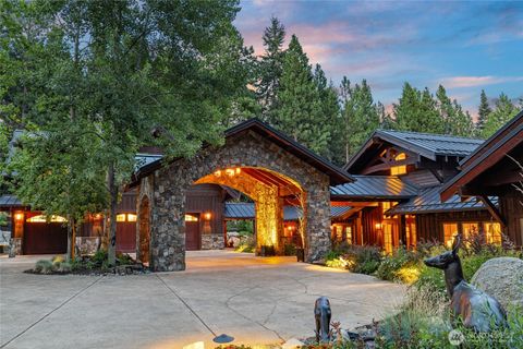 Photo of 820 Iron Monarch Loop, Cle Elum, WA 98922 (MLS # 2412246)