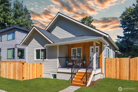 8226 Meridian Avenue N Seattle WA 98103