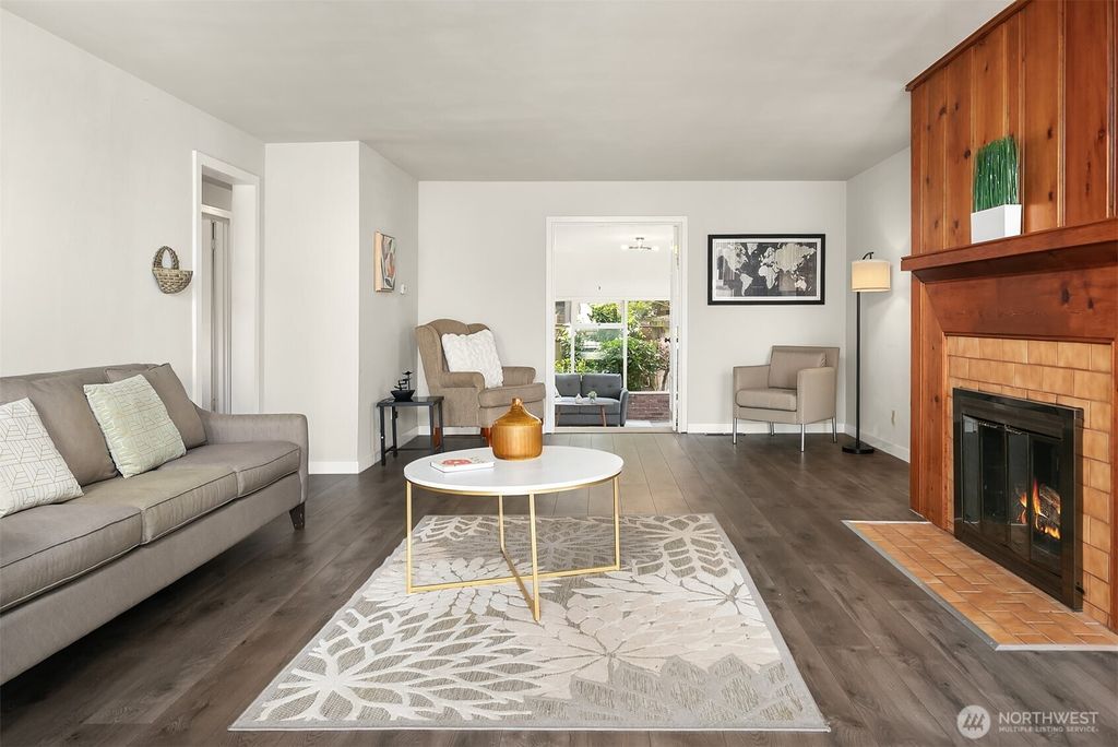 Photo of 321 6th Avenue S, Kirkland, WA 98033 (MLS # 2497953)