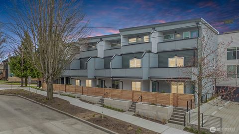Photo of 105 NW 39th Street #D, Seattle, WA 98107 (MLS # 2498264)