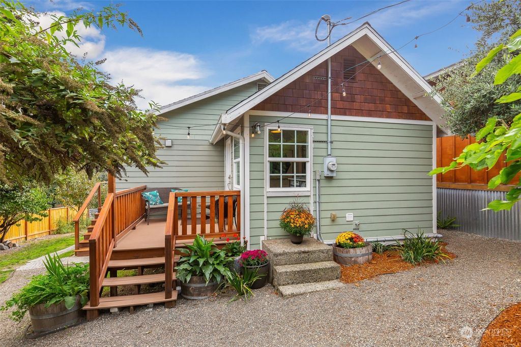 Photo of 13925 56th Place S, Tukwila, WA 98168 (MLS # 2296763)