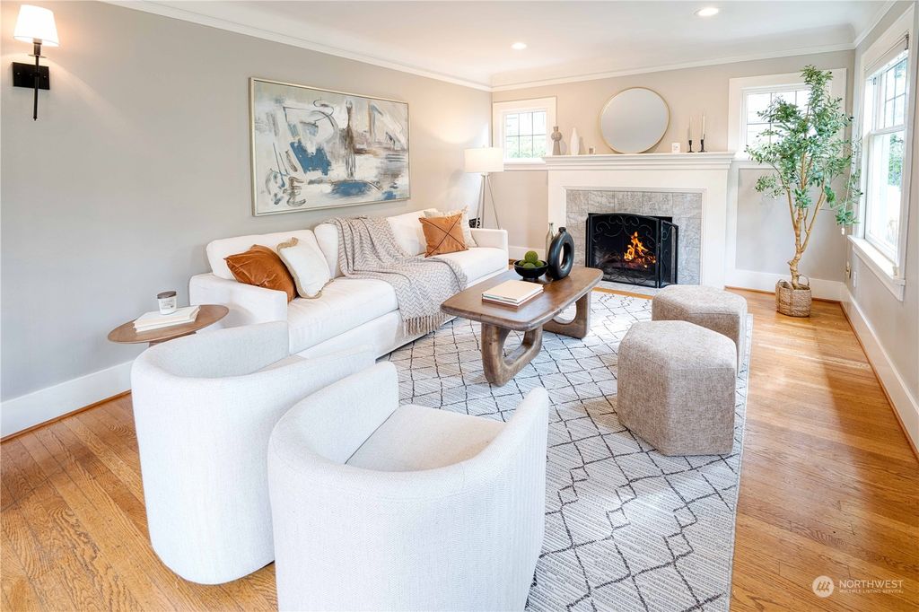 Photo of 806 W McGraw Street, Seattle, WA 98119 (MLS # 2281410)