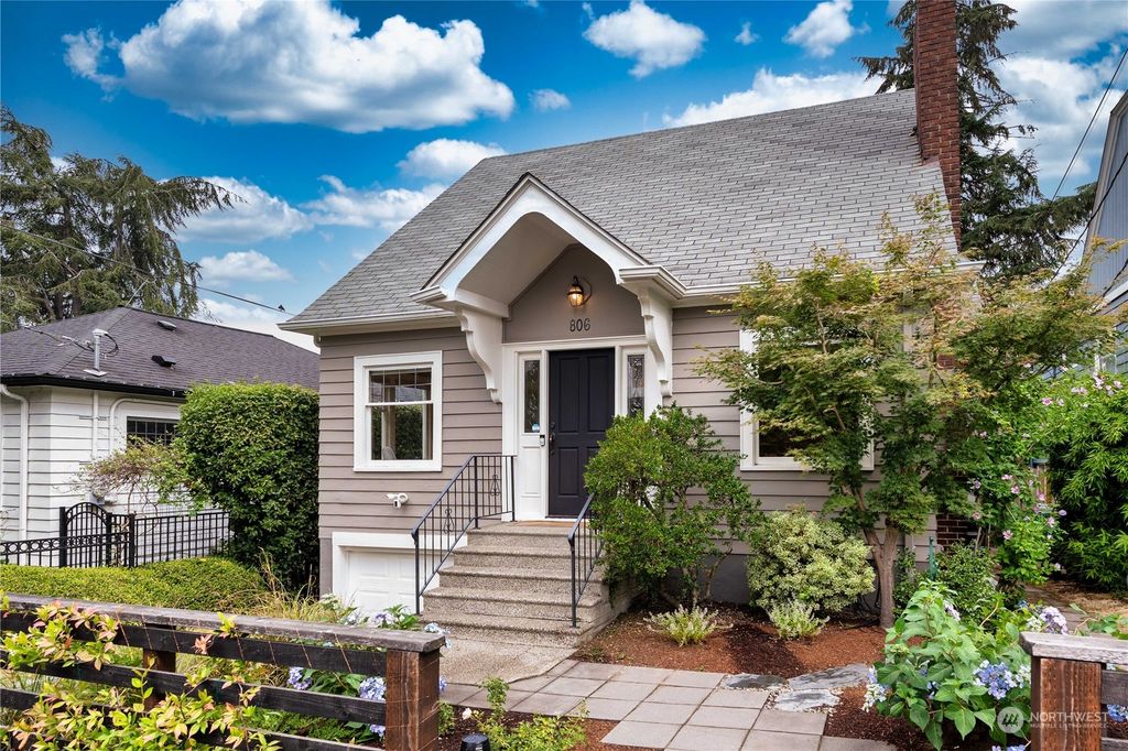 Photo of 806 W McGraw Street, Seattle, WA 98119 (MLS # 2281410)