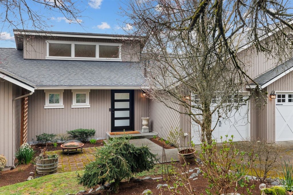 Photo of 18527 148th Avenue NE, Woodinville, WA 98072 (MLS # 2205796)