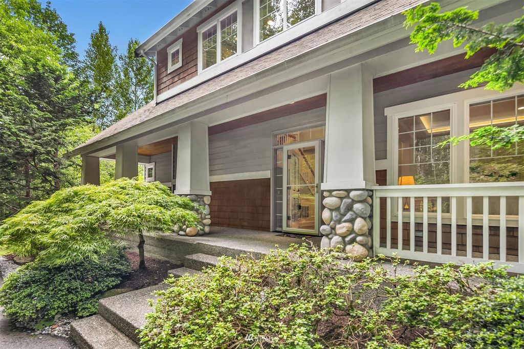 Photo of 1020 1st Place SE, Issaquah, WA 98027 (MLS # 1969255)