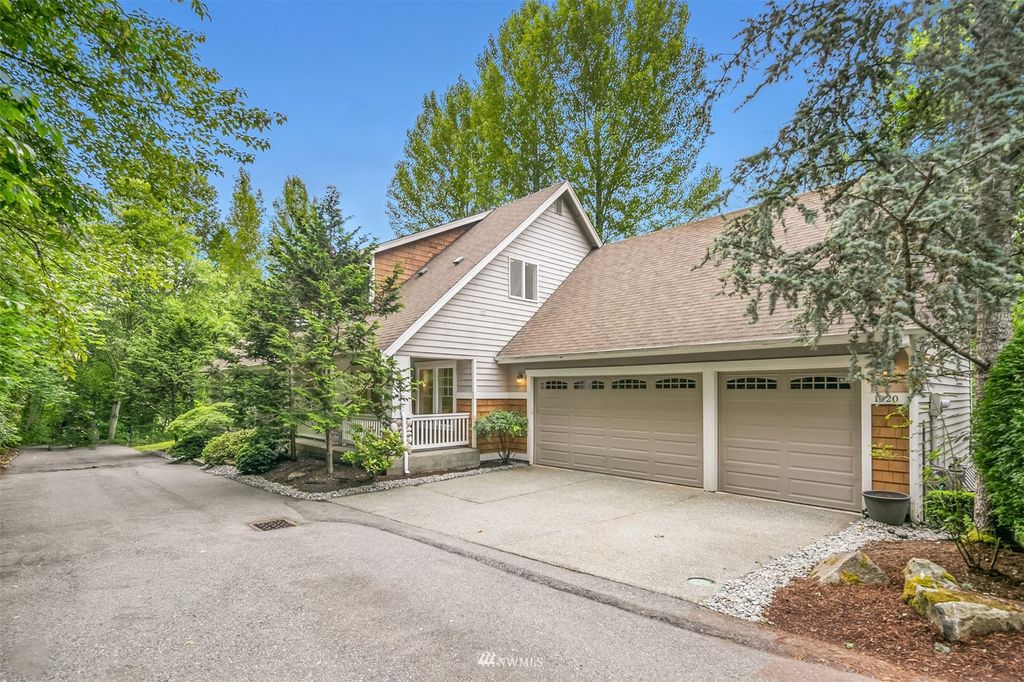 Photo of 1020 1st Place SE, Issaquah, WA 98027 (MLS # 1969255)