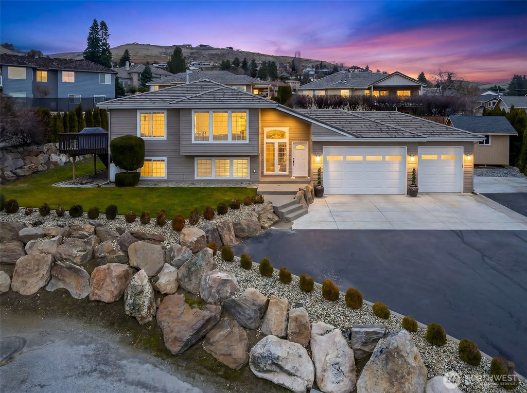 Photo of 1953 Diamond Ct Ct, East Wenatchee, WA 98802 (MLS # 2476645)