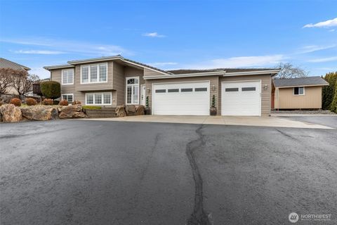 Photo of 1953 Diamond Ct Ct, East Wenatchee, WA 98802 (MLS # 2476645)