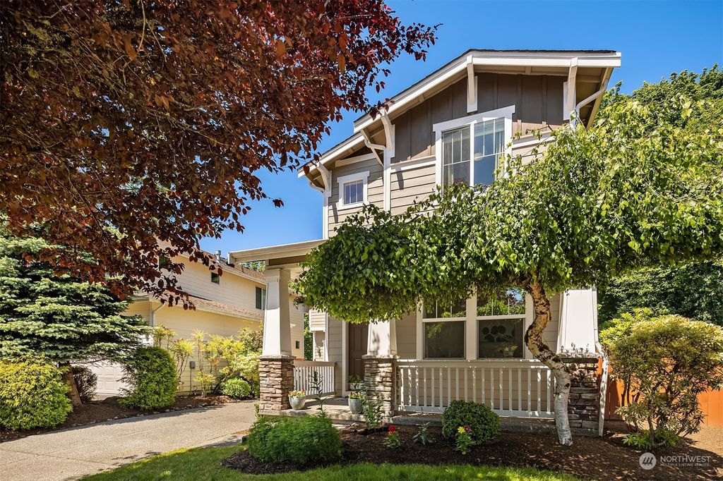 Photo of 2017 240th Avenue SE, Sammamish, WA 98075 (MLS # 2101769)