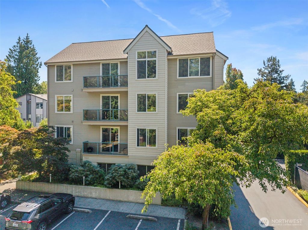 Photo of 6831 NE 170th Street #306, Kenmore, WA 98028 (MLS # 2424957)