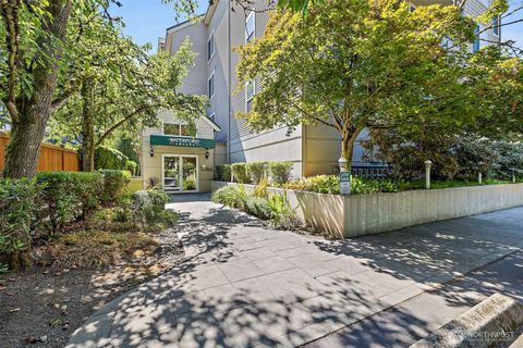 Photo of 6831 NE 170th Street #306, Kenmore, WA 98028 (MLS # 2424957)