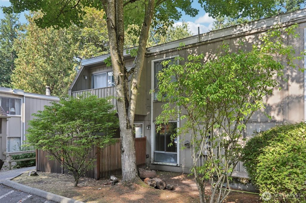 Photo of 4815 180th Street SW #L102, Lynnwood, WA 98037 (MLS # 2436330)