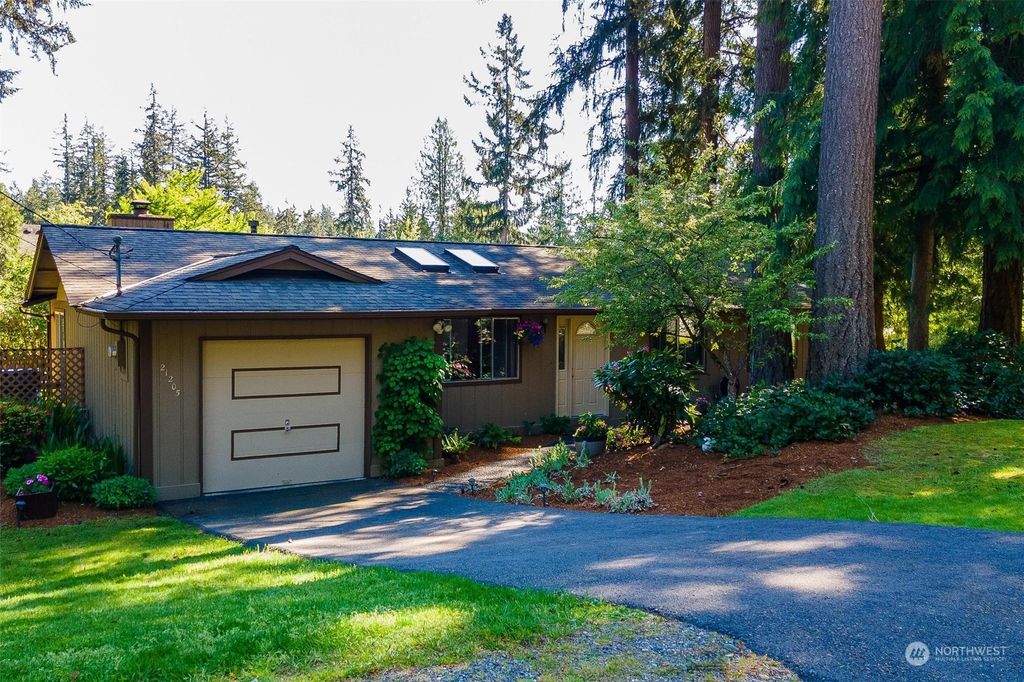 Photo of 21205 NE 10th Place, Sammamish, WA 98074 (MLS # 2235292)