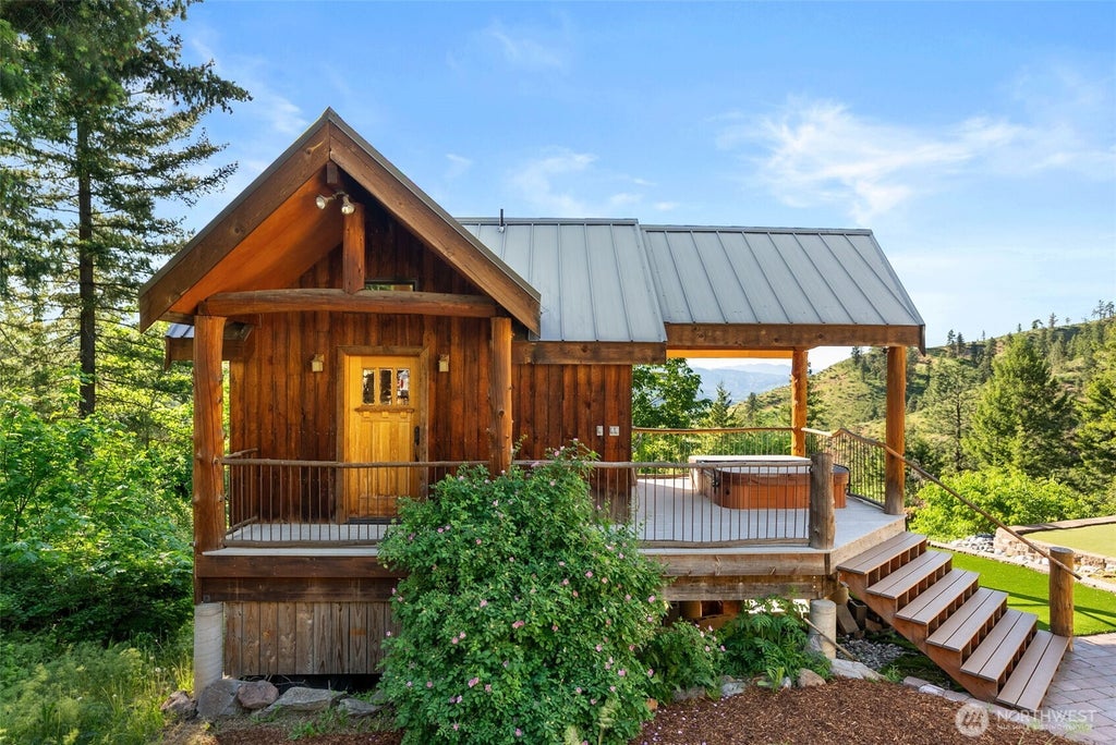 Photo of 4759 Sky Meadows Road, Cashmere, WA 98815 (MLS # 2547189)