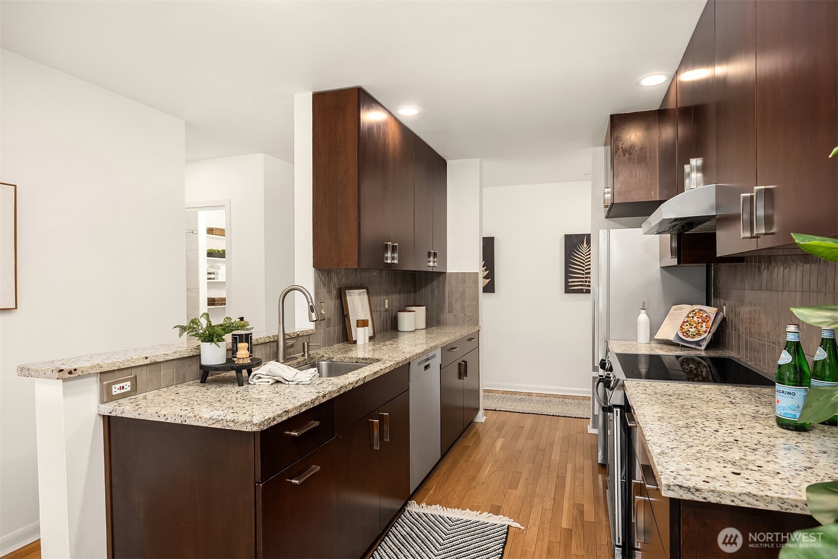 600 Malden Avenue E 102
