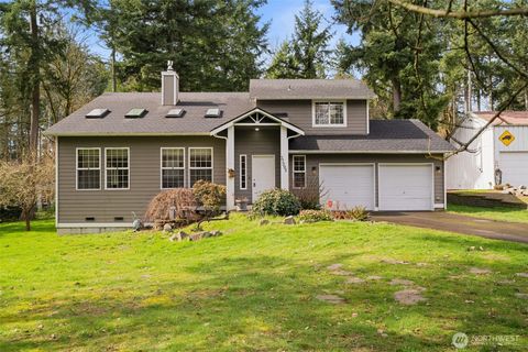 Photo of 37095 5th Avenue SW, Federal Way, WA 98023 (MLS # 2491968)