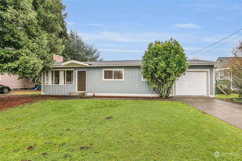 Photo of 4621 S 125th Street, Tukwila, WA 98178 (MLS # 2193196)