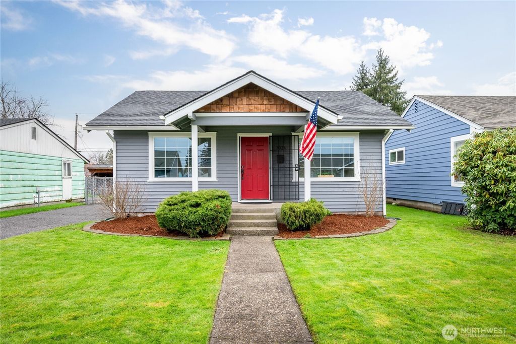 Photo of 3024 Fir Street, Longview, WA 98632 (MLS # 2466417)