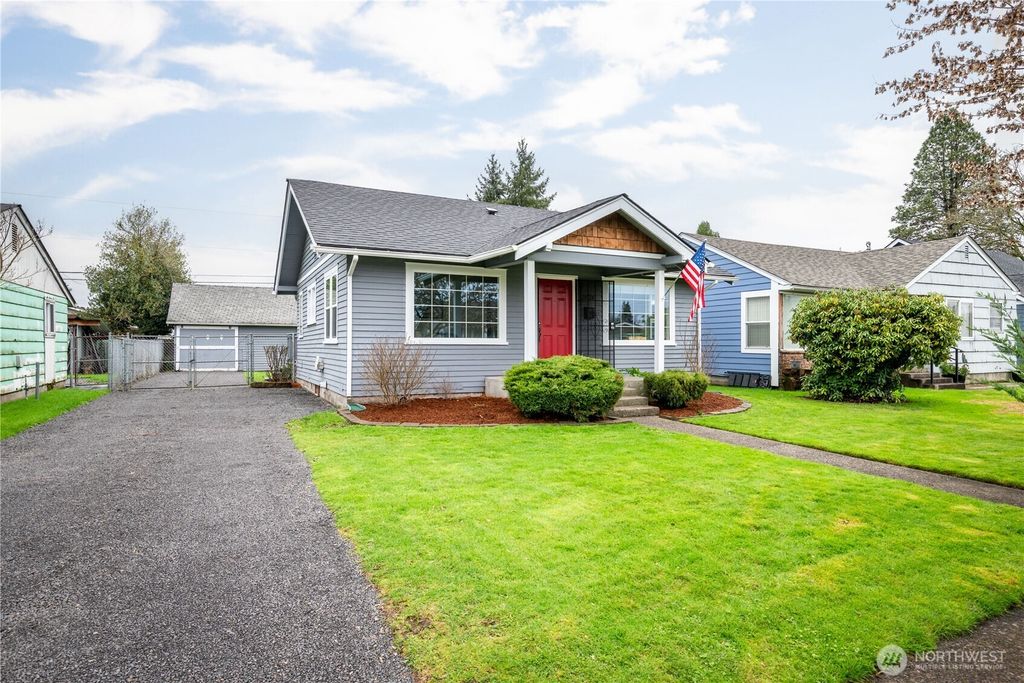 Photo of 3024 Fir Street, Longview, WA 98632 (MLS # 2466417)