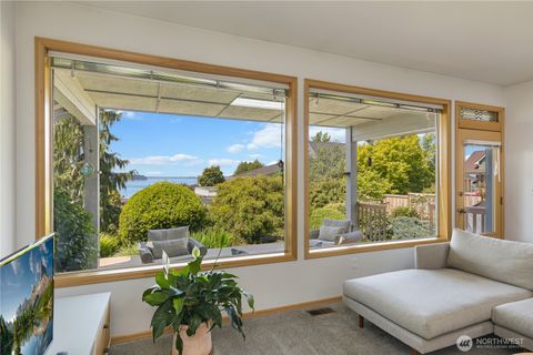 Photo of 1411 Starling Street, Steilacoom, WA 98388 (MLS # 2525738)
