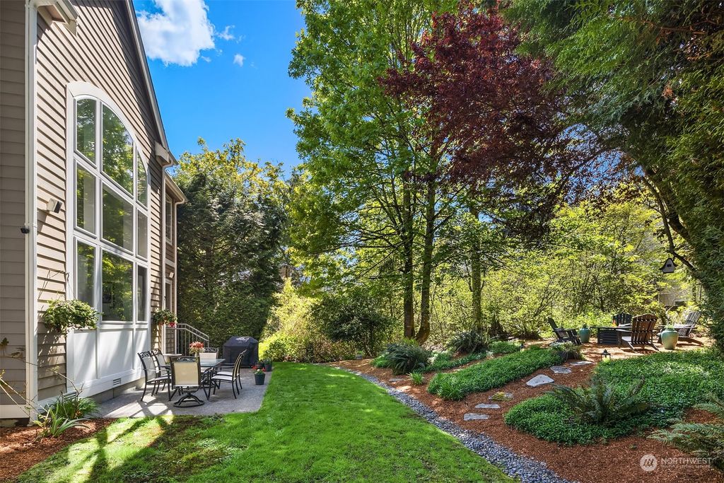 Photo of 4947 163rd Place SE, Bellevue, WA 98006 (MLS # 2230155)