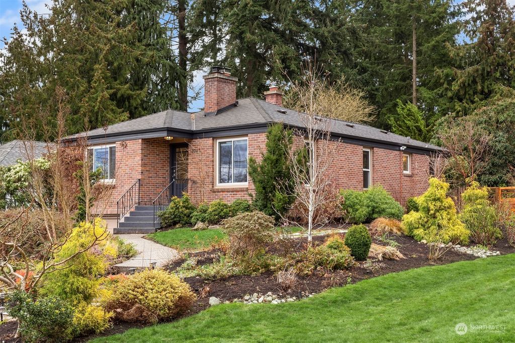Photo of 3203 NE 97th Street, Seattle, WA 98115 (MLS # 2047638)