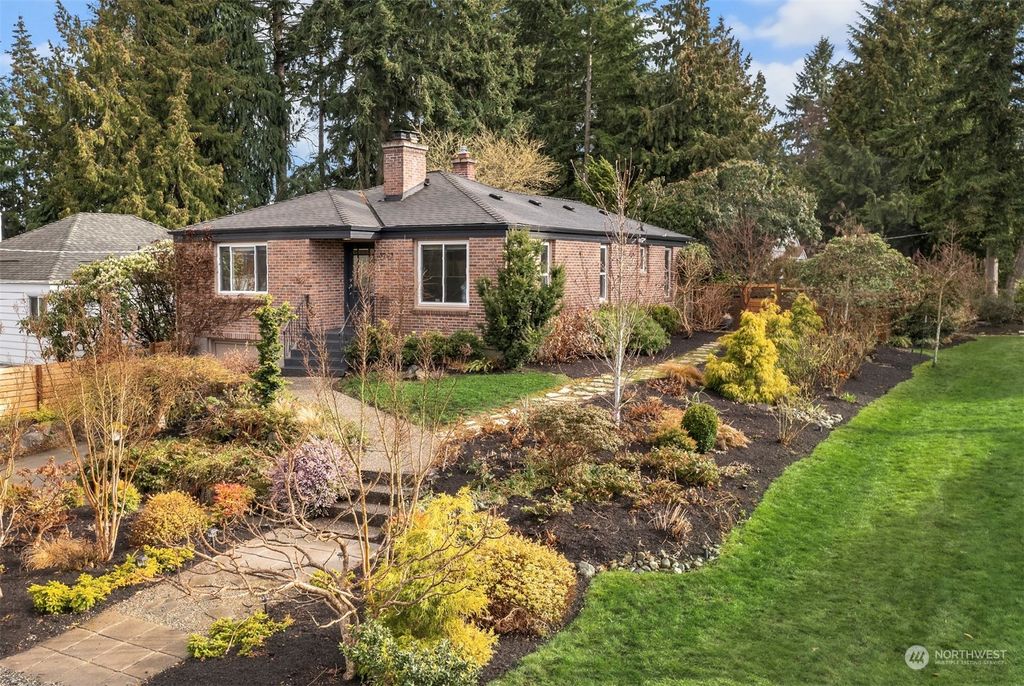 Photo of 3203 NE 97th Street, Seattle, WA 98115 (MLS # 2047638)